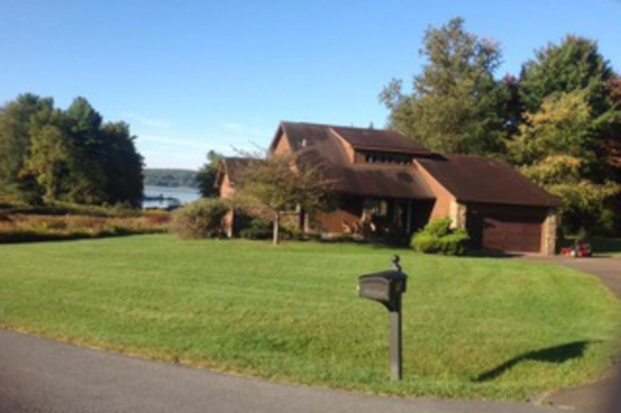 Brown Bear Lodge — 4-Star Luxury Hotel in Swanton, United States