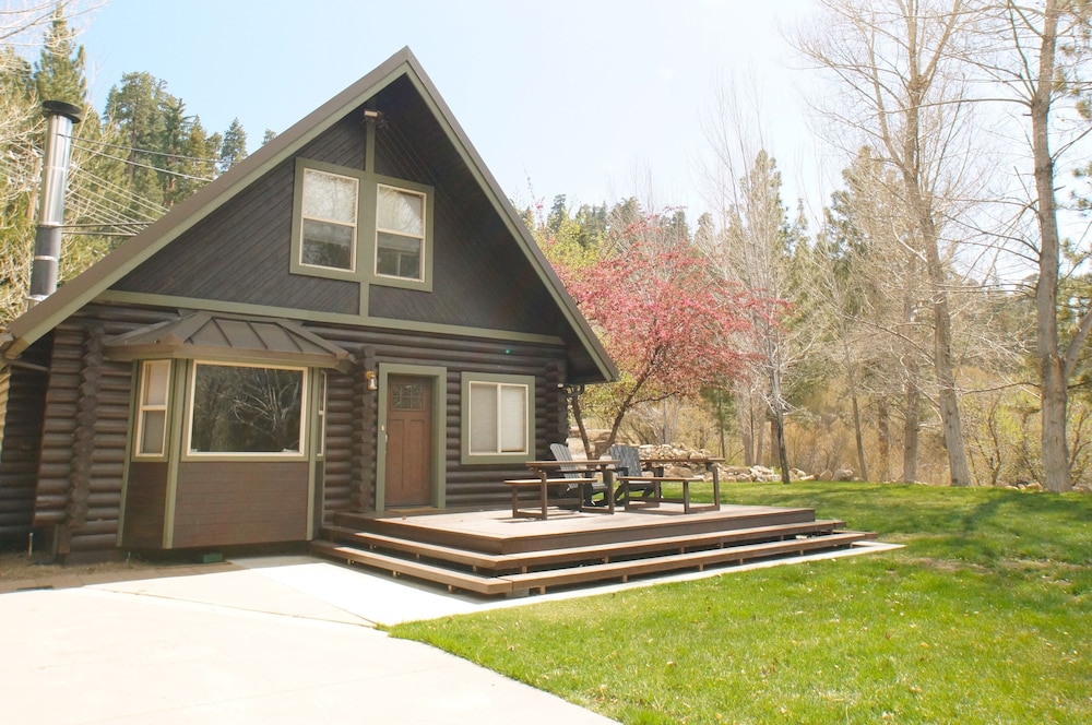 Bear Creek Haven Nestled between the Village & Lake in Big Bear Lake, United States