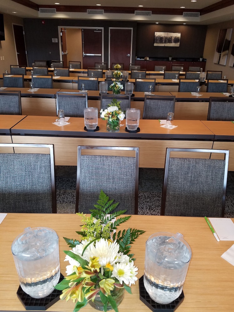 Courtyard Marriott Aksarben Village - photo 30