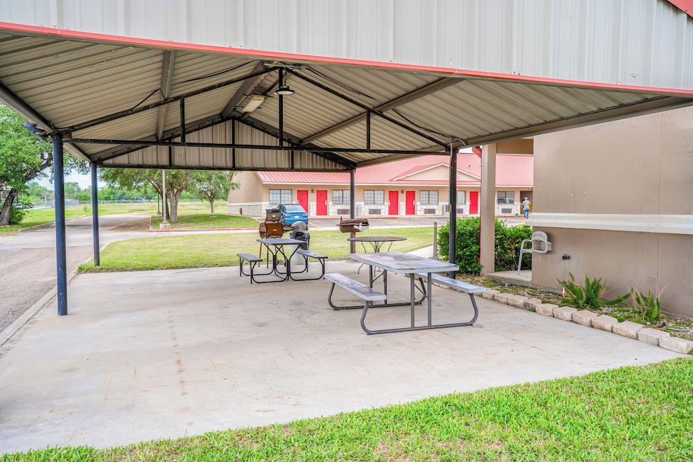 Texan Inn By Oyo Beeville Us 181 - photo 104