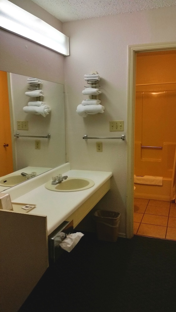 Lake Eufaula Inn - photo 22