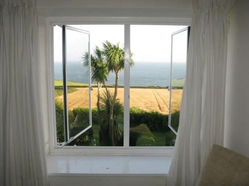 Foss Cottage coastal property with wonderful sea view — 4-Star Luxury Hotel in Kingsbridge, United Kingdom