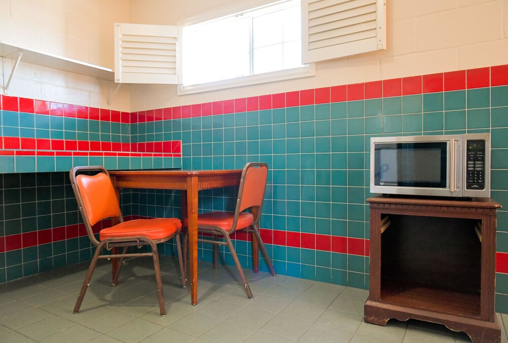Merle Motel - photo 13