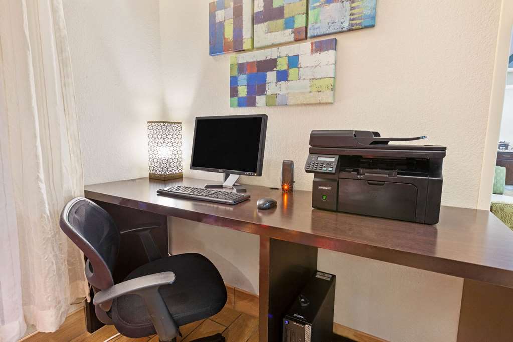 La Quinta Inn & Suites by Wyndham South Bend - photo 45