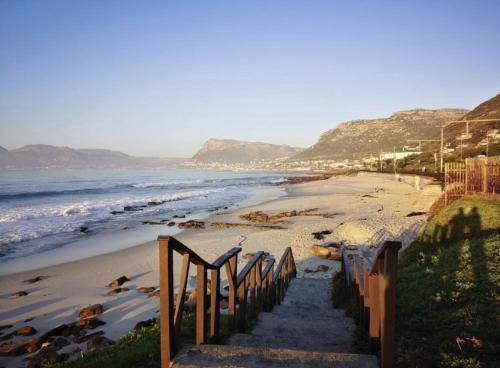 Kalk Bay Secure Seaside Apartment with Pool