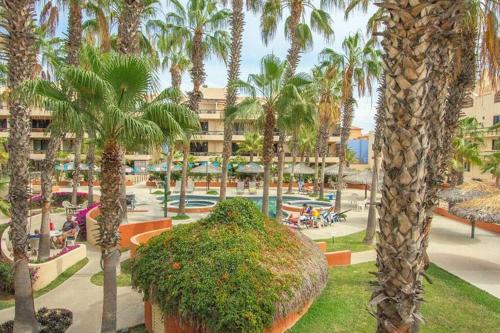 Club la Costa alberca jacuzzi y caminando al mar — 4-Star Luxury Hotel in San Jose Del Cabo, Mexico