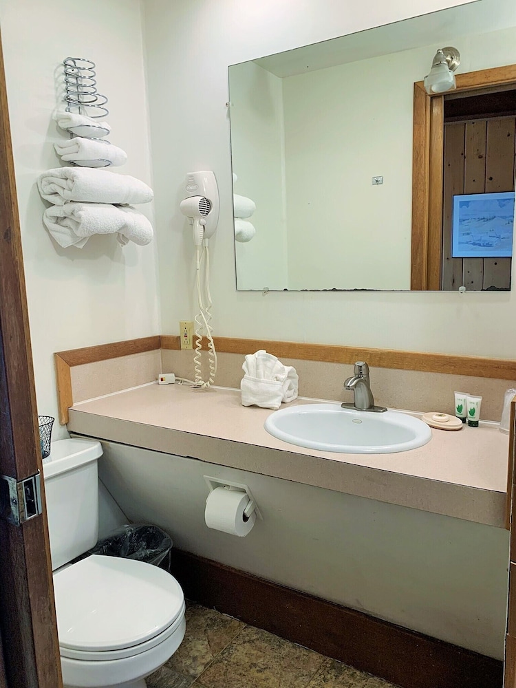 Breakers Boutique Inn - photo 102