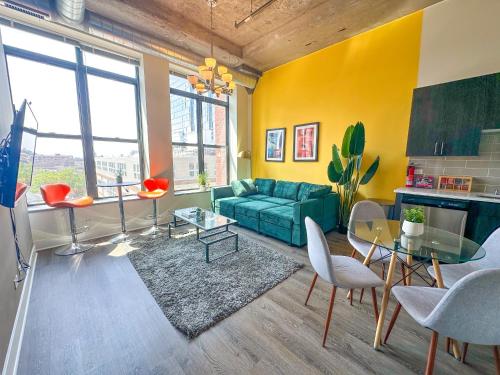 Spacious South Loop 2BR Apartment Near McCormick Place Soldier Field & Downtown Chicago — 4-Star Luxury Hotel in Chicago, United States