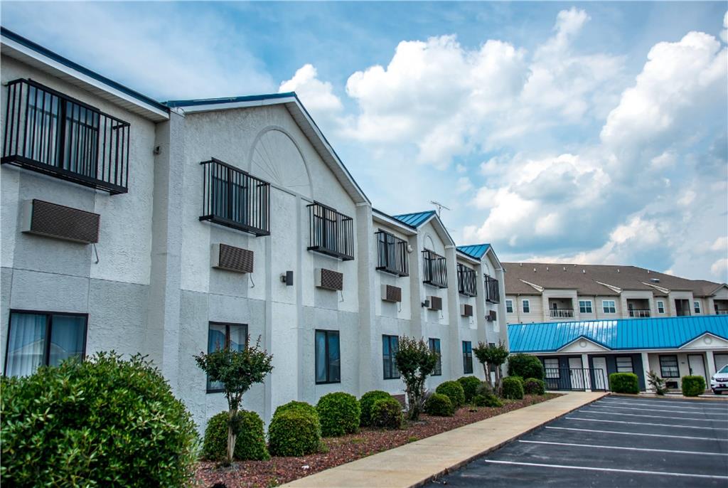 Days Inn by Wyndham Troy - photo 4