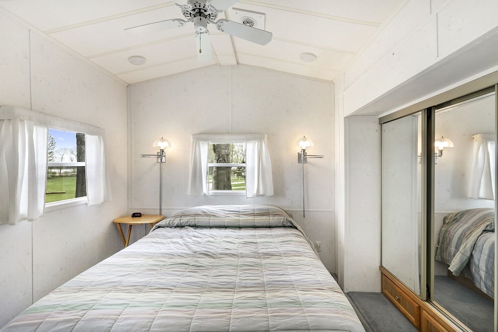 Swan Lake Resort & Campground - photo 10