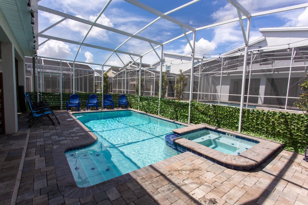 Magical Muggle Mansion Pool & Spa Sleeps 23 - photo 23