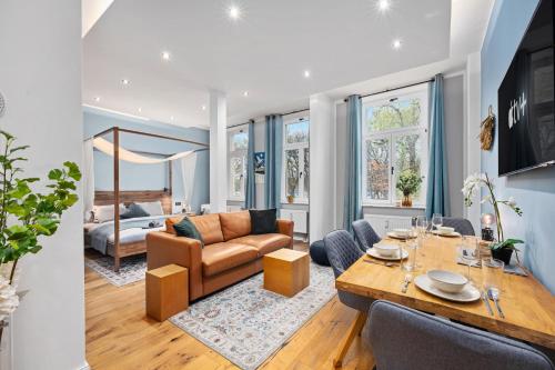 EDLER WOHNRAUM Schwanenteich Penthouse mit Garage Grill Kaffeevollautomat Klima Lift & Terrasse — 4-Star Luxury Hotel in Zwickau, Germany