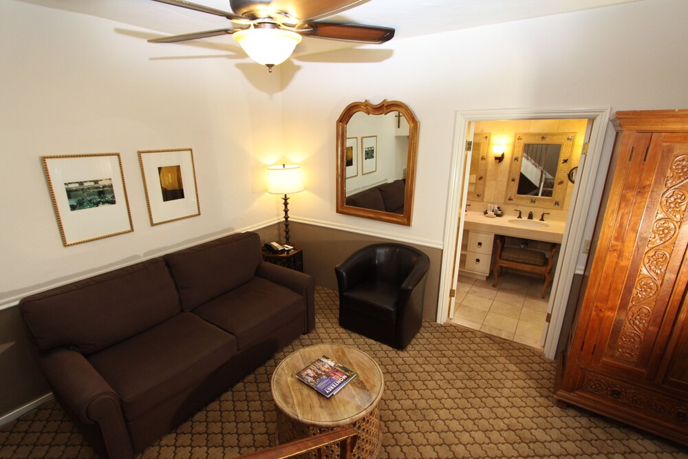 Cypress Inn - photo 5