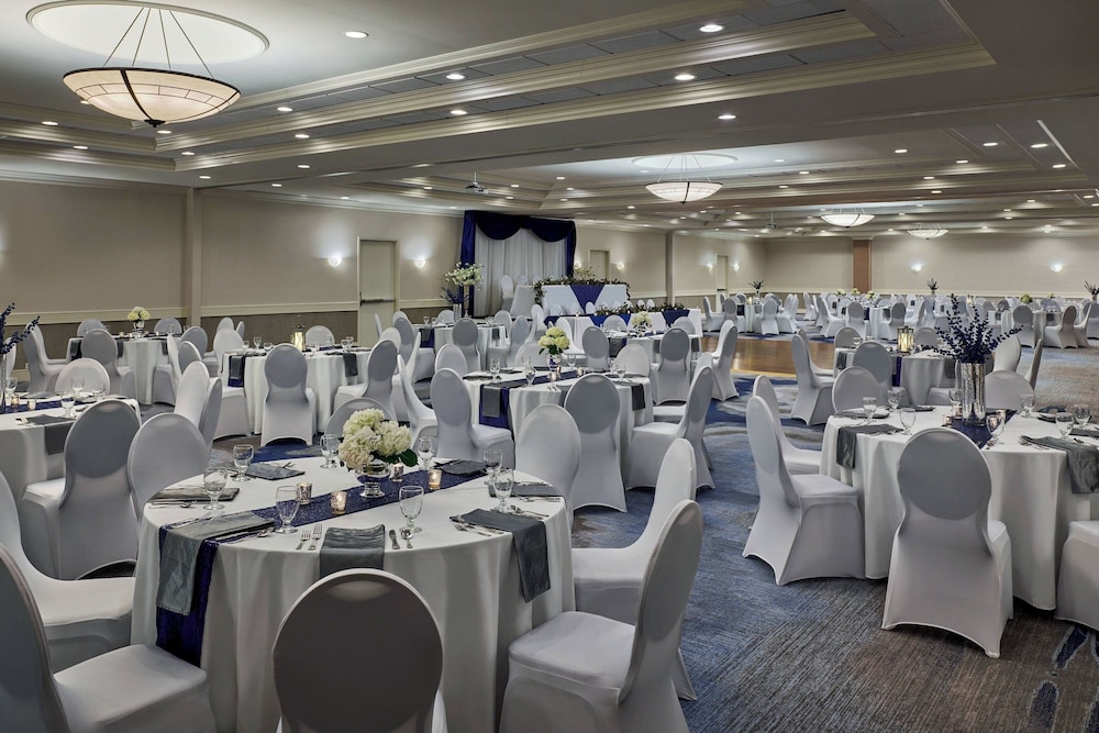 Delta Hotels by Marriott Muskegon Convention Center - photo 42