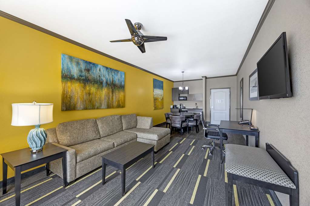Best Western Plus Emerald Inn & Suites - photo 18