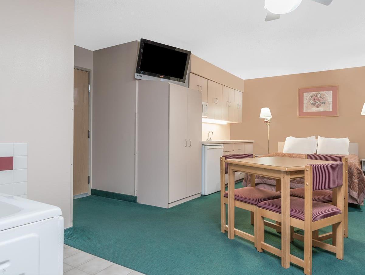 Fargo Airport Inn - photo 7