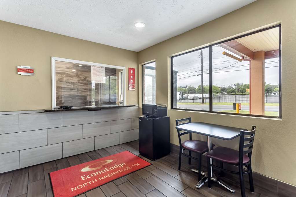 Econo Lodge Nashville North - photo 7
