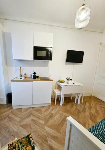 Studio Cœur de Deauville a 10 Minutes a Pied de la Plage in Deauville, France