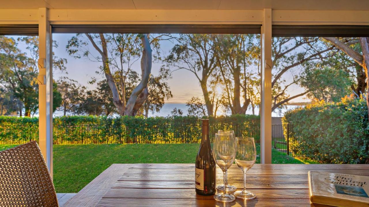 Sunset Beach Luxury 24 — 4-Star Luxury Hotel in Soldiers Point, Australia