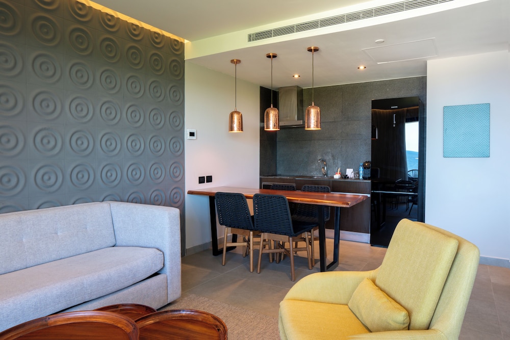 The Fives Oceanfront Puerto Morelos