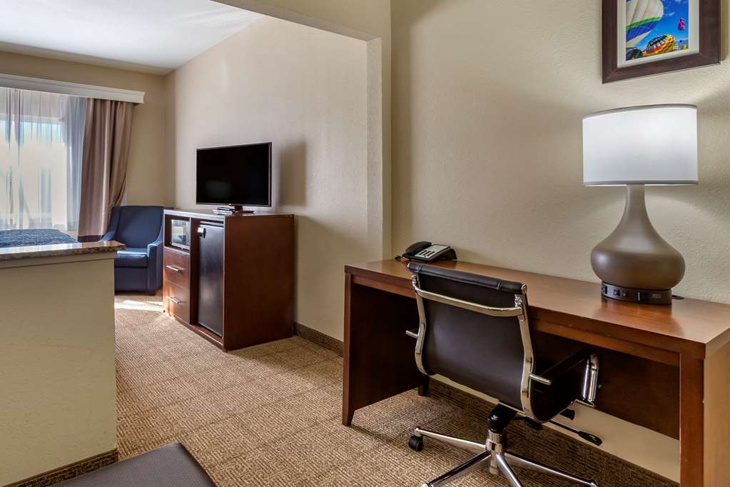 Comfort Inn & Suites Alameda at Albuquerque Balloon Fiesta Park - photo 21