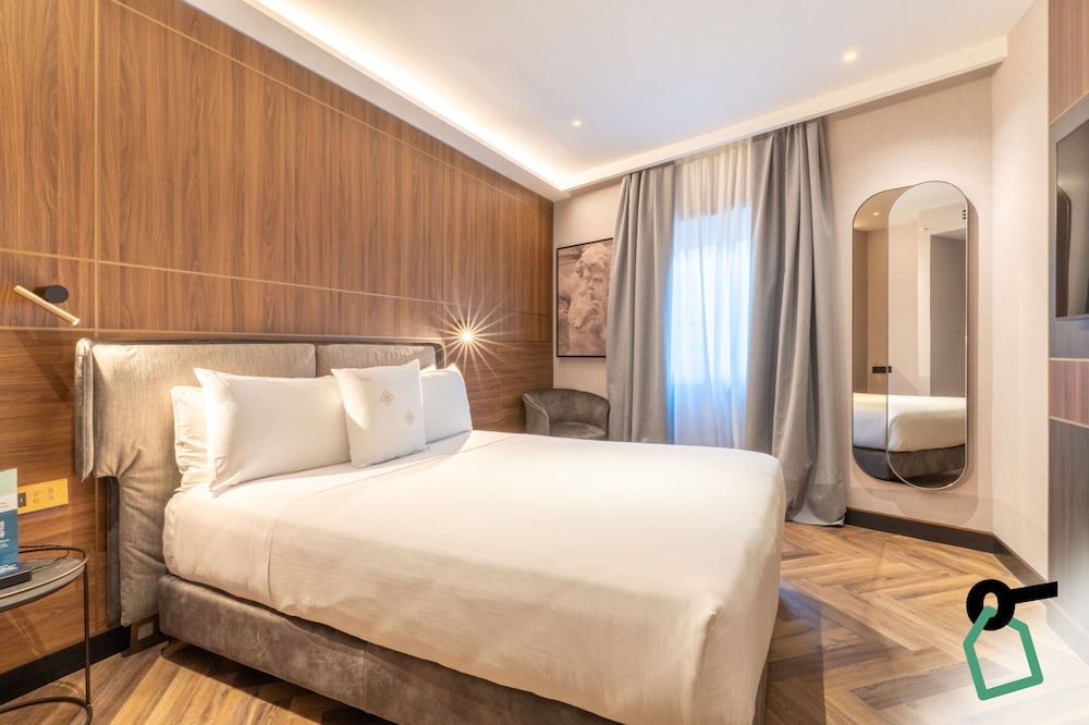 Hotiday Roma Trevi — 4-Star Luxury Hotel in Rome, Italy