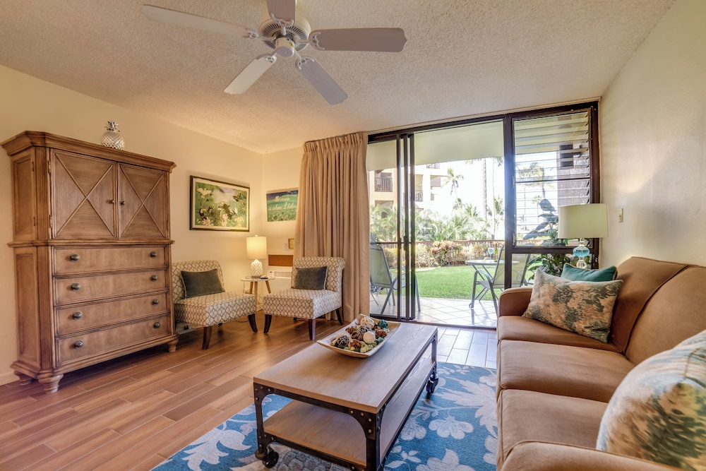 Snorkel at Kam Beach Steps From Chic Resort Condo — hotel in Wailea