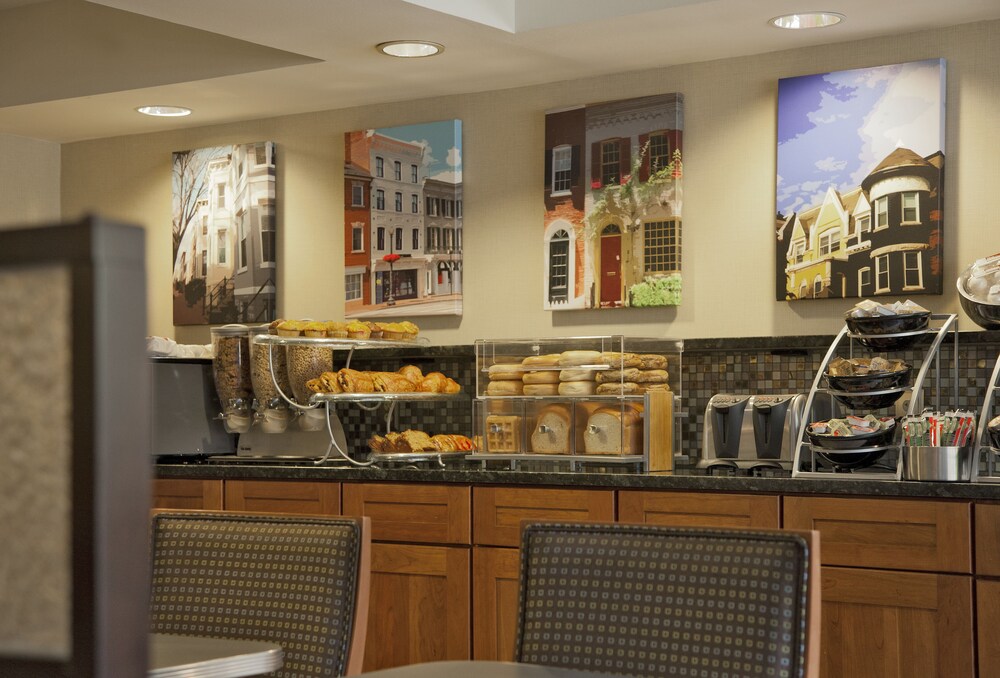 Georgetown Suites Harbour - photo 24