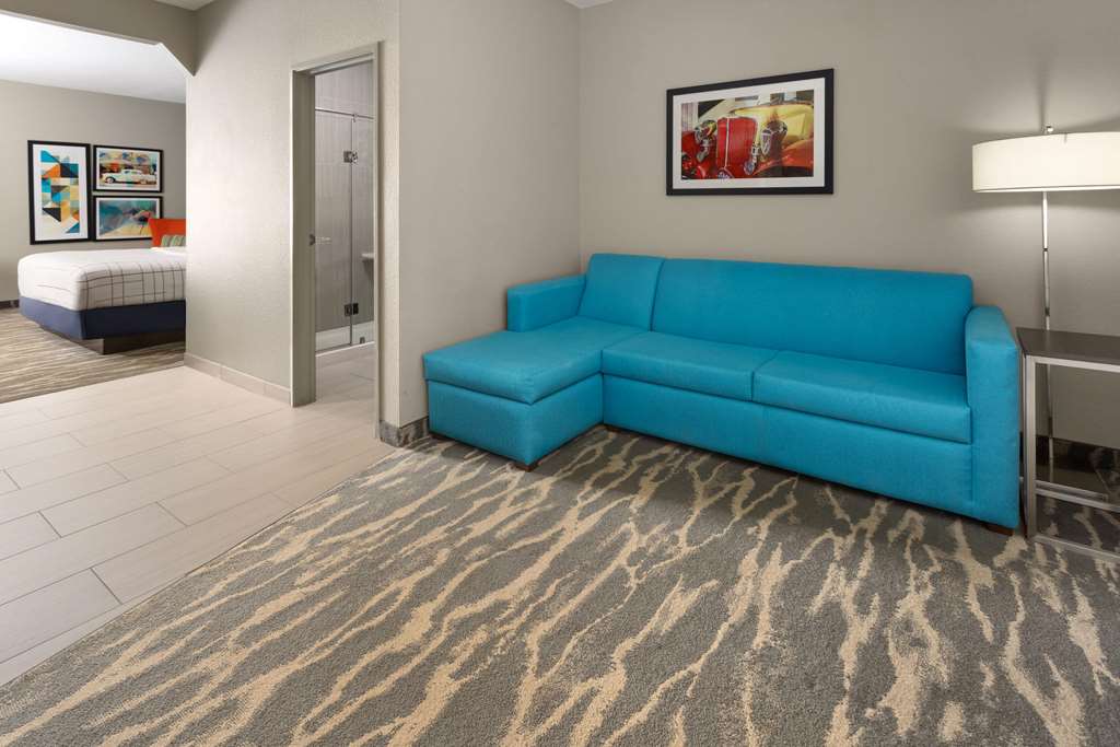 La Quinta Inn & Suites by Wyndham Kokomo - photo 23
