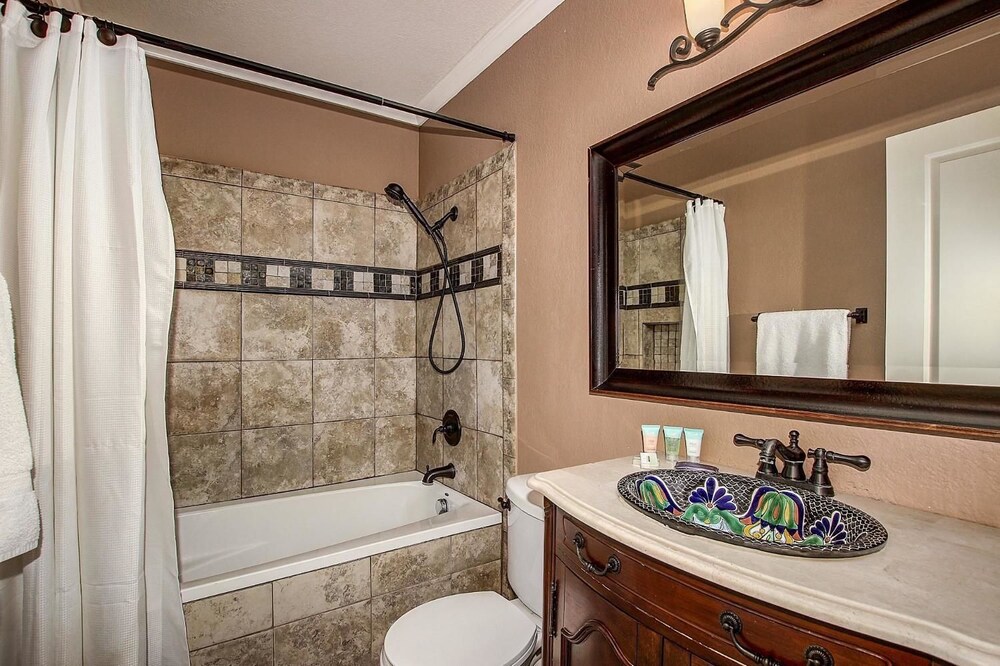 SLS Verde Luxury Estate with FREE Heated Pool Spa Pool Table & Muc - photo 4