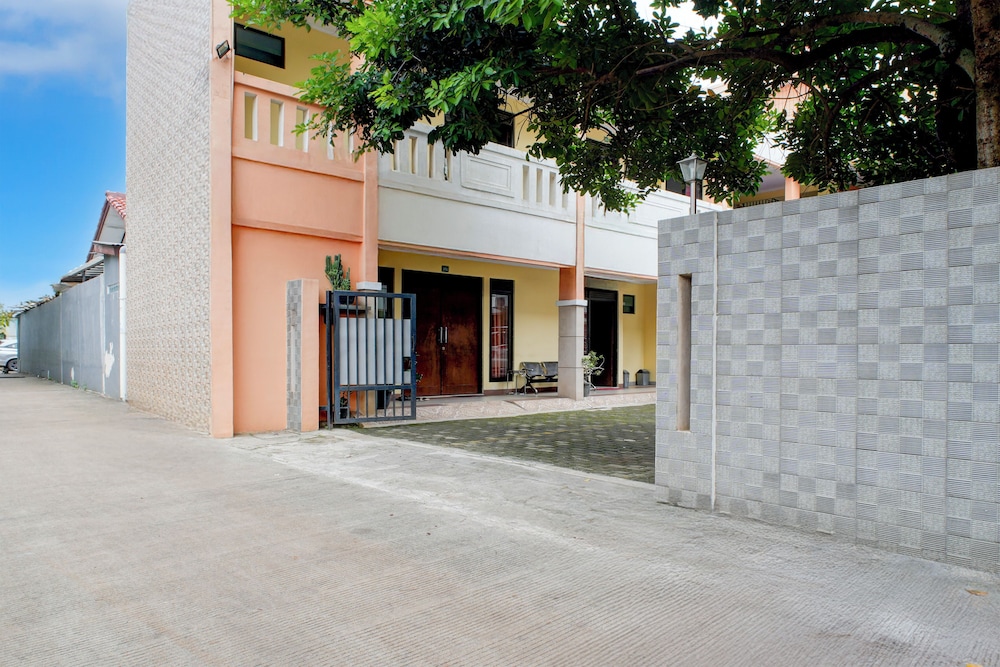Hotel O Griya Cewang Syariah in Bekasi, Indonesia