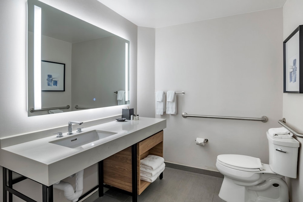 Sheraton Suites Wilmington Downtown - photo 17