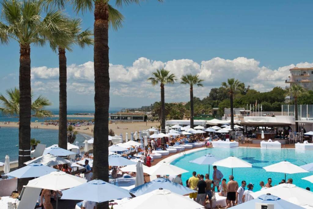 Puerto Banus Beach Alcazaba — Marbella