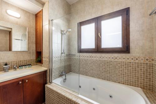 SunnyVillas: 4BR SeaFront Villa Private Pool BW44