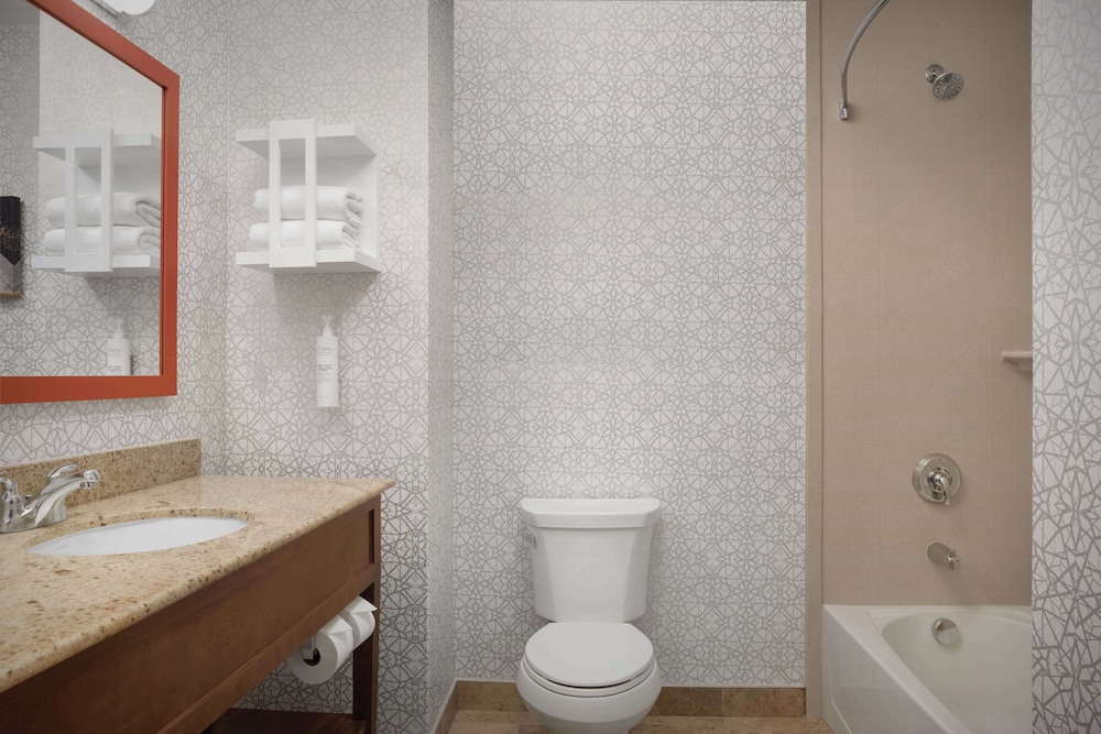 Hampton Inn & Suites Williston - photo 27