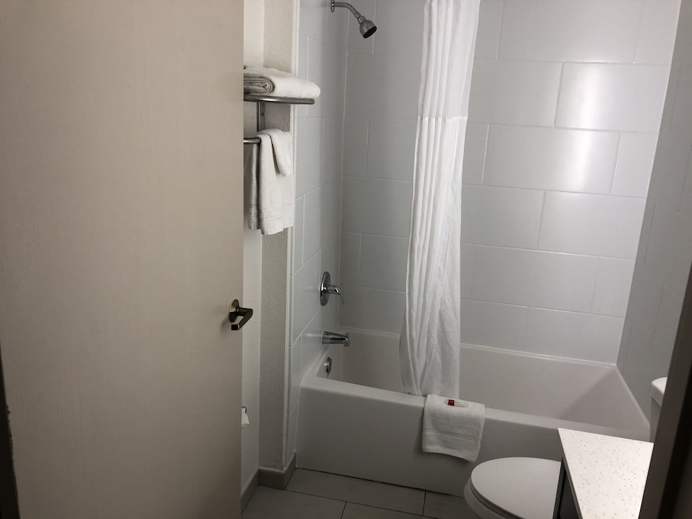 Red Lion Inn & Suites Elk Grove Village - photo 27