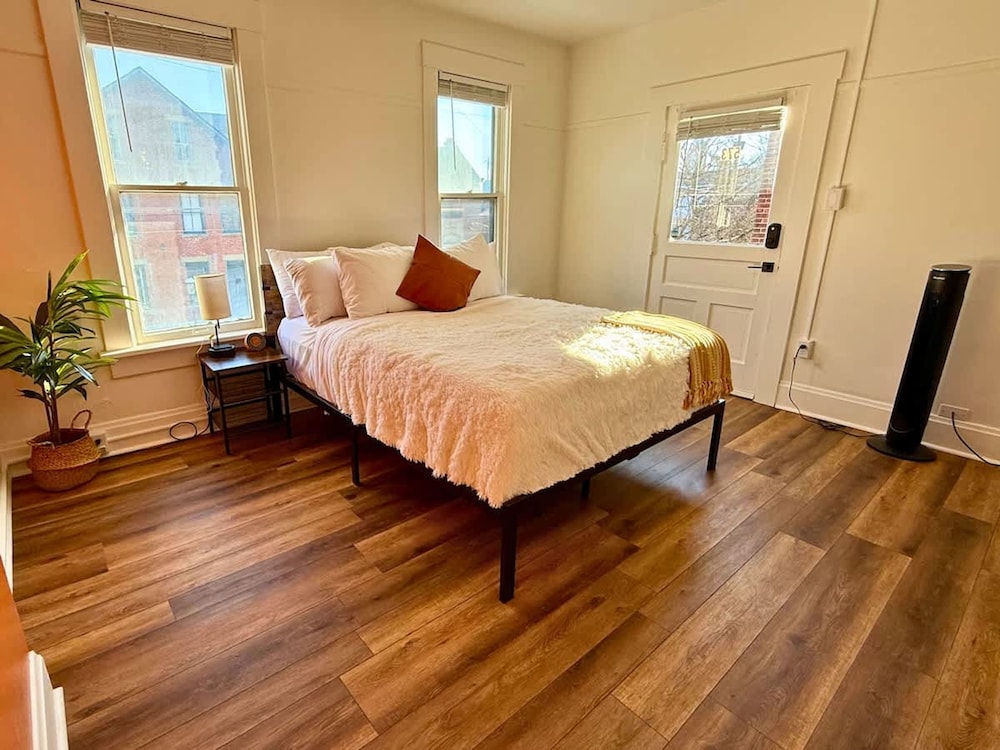 Jungle House Columbus Luxury Downtown Homes Free Parking — 5-Star Luxury Hotel in Columbus, United States