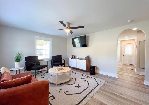 2 BR w King Bed Near Duke Campus & Hospital — 4-Star Luxury Hotel in Durham, United States