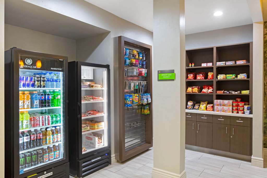 La Quinta Inn & Suites by Wyndham Visalia Sequoia Gateway - photo 52