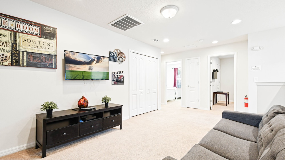 Free Waterpark Access 5br Resort Townhome w Pool - photo 14