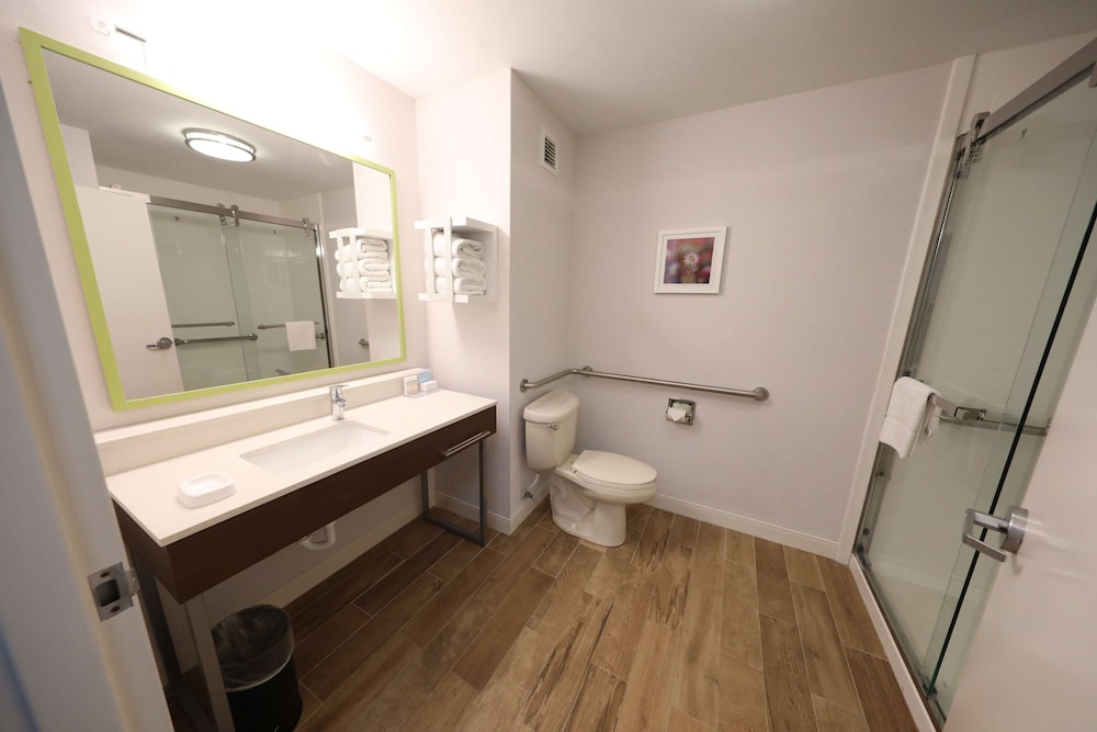 Hampton Inn Hutchinson - photo 51