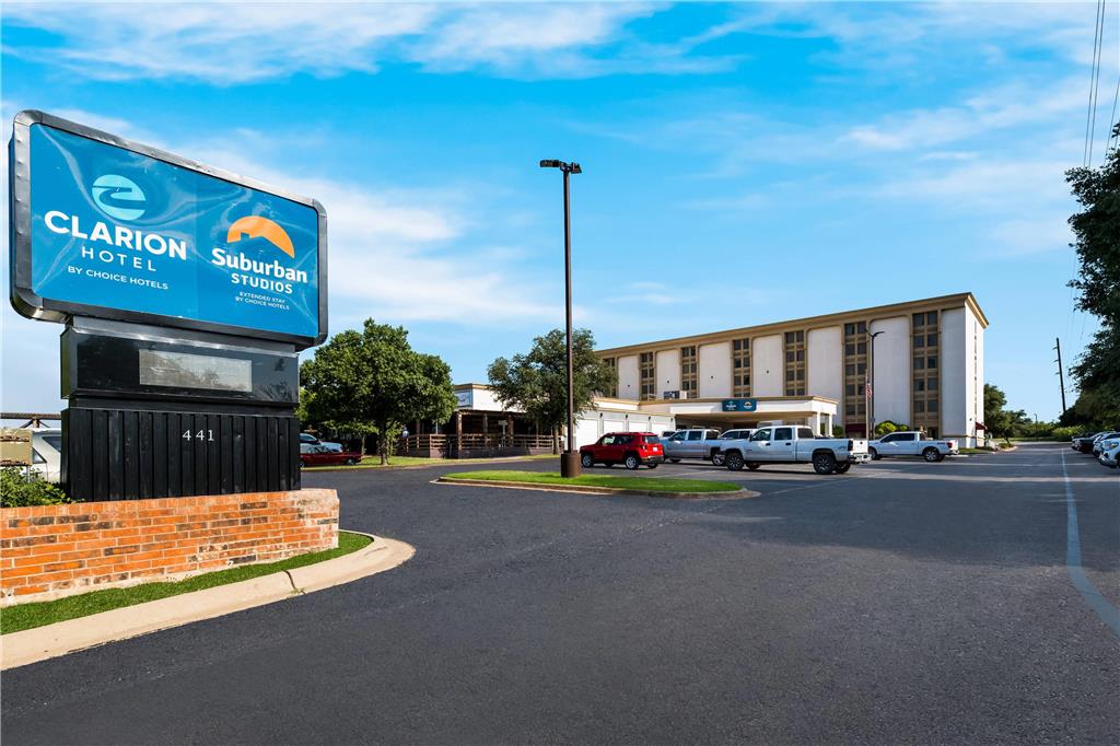 Clarion Hotel San Angelo near Convention Center - photo 4