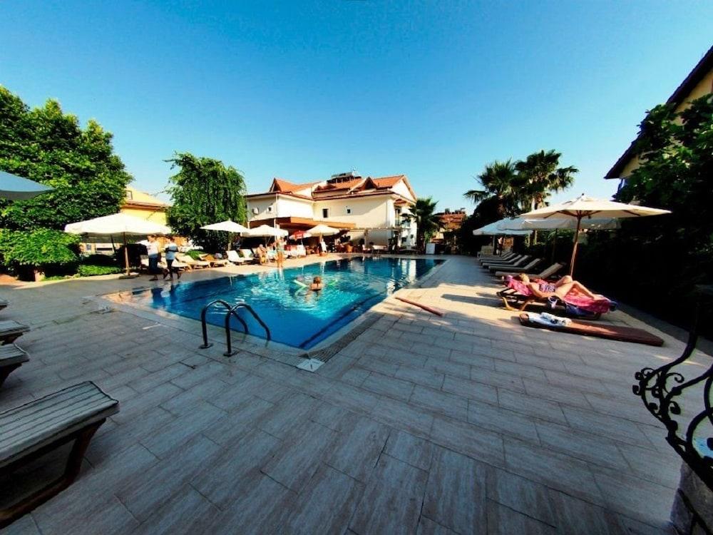 Incredible Lake Getaway with Direct Beach Access near Muskegon Michigan — hotel in Muskegon