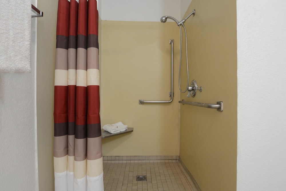 Red Roof Inn San Dimas Fairplex - photo 16