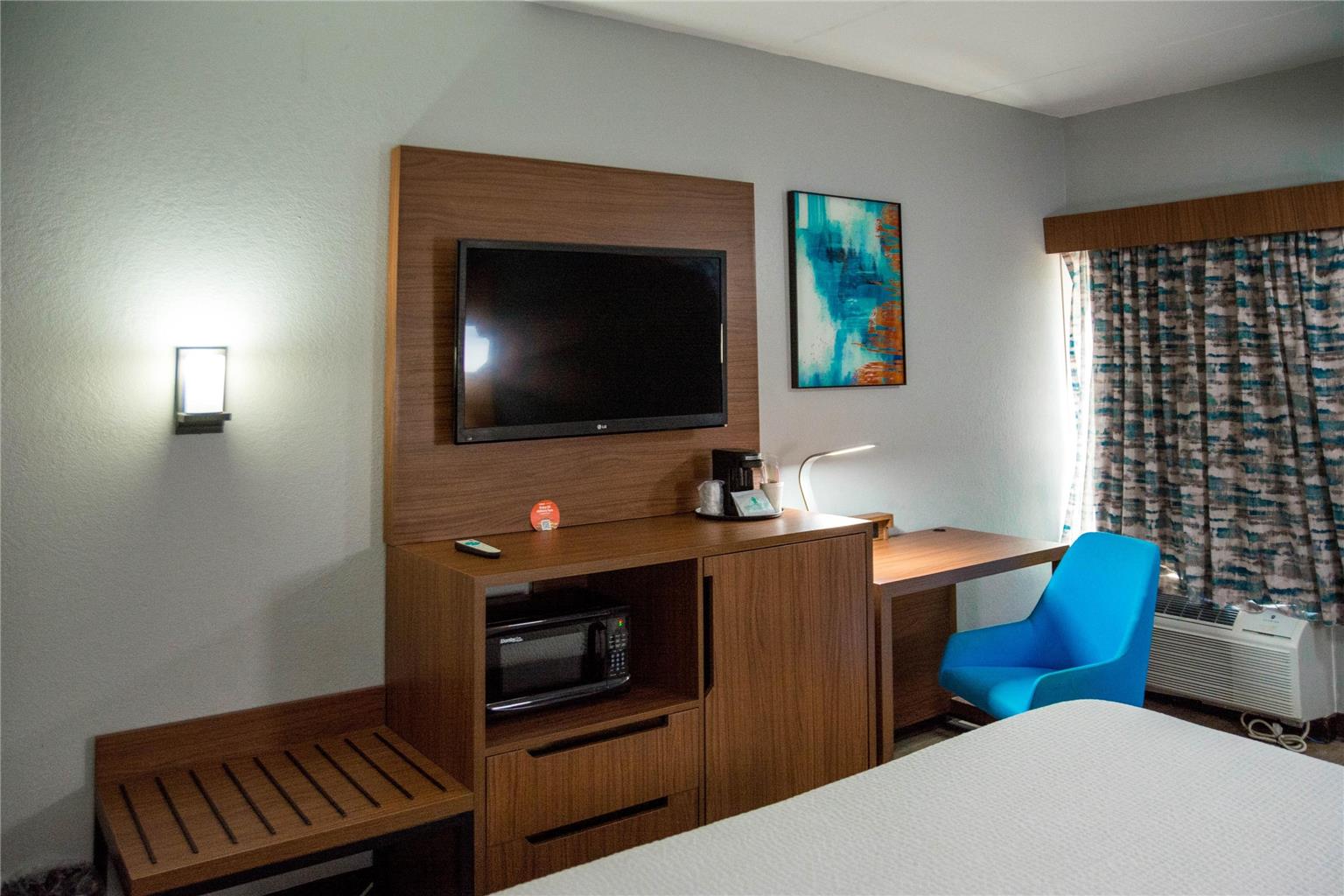 La Quinta Inn & Suites by Wyndham Fayetteville I 95 - photo 22