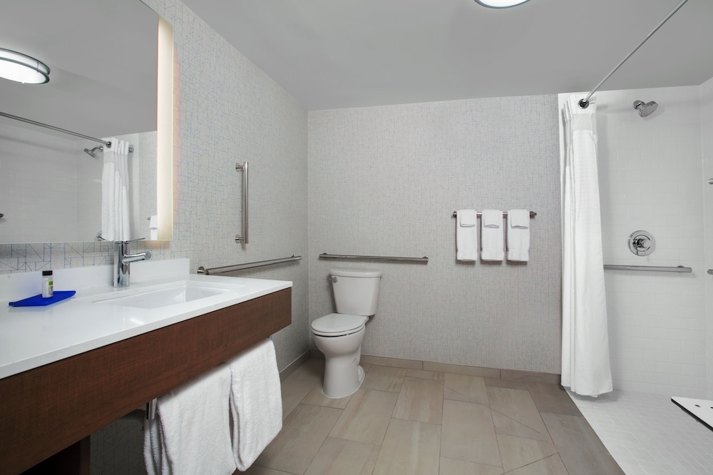 Holiday Inn Express Charleston Civic Center by IHG - photo 12