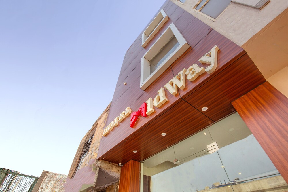 OYO 42743 Hotel Midway in Basi, India