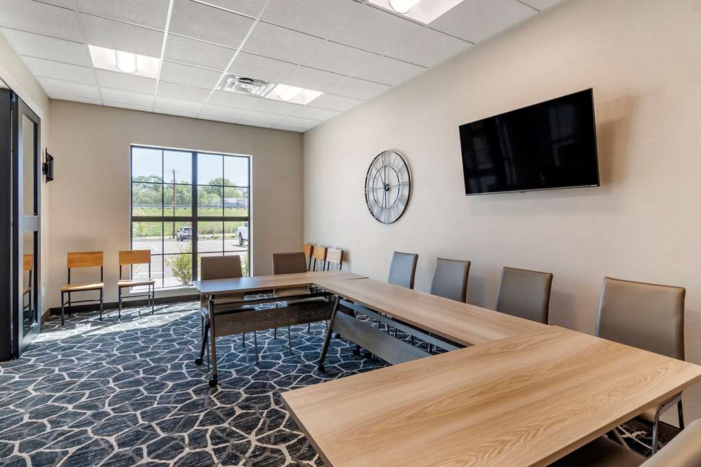 Comfort Suites Grandview Kansas City - photo 35