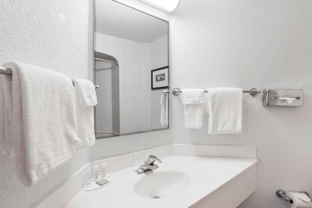 Super 8 by Wyndham Sault Ste. Marie - photo 7