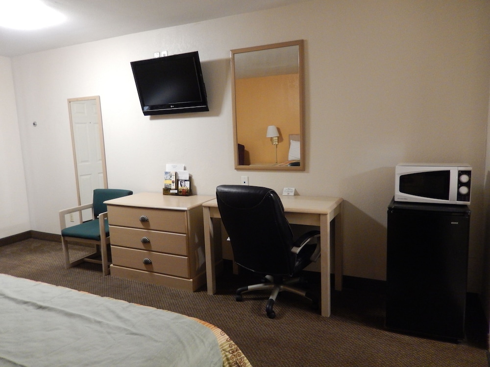 Pearsall Executive Inn - photo 10